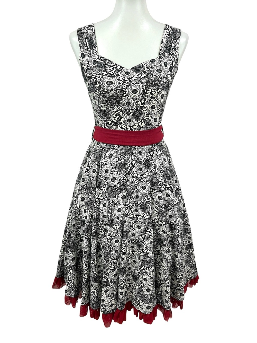 Effie’s Heart Black White Crimson Floral Sweetheart Neck Retro Swing Dress